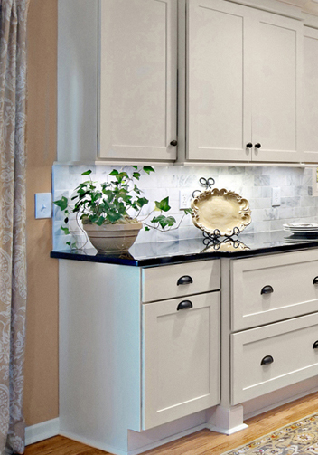 Solid Wood Kitchen Cabinet